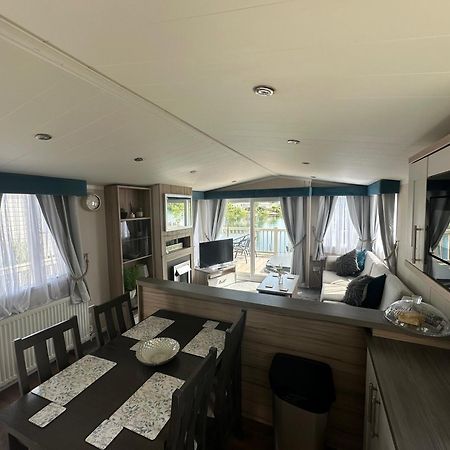 Lakeside Retreat 3 With Hot Tub, Private Fishing Peg Situated At Tattershall Lakes Country Park מראה חיצוני תמונה