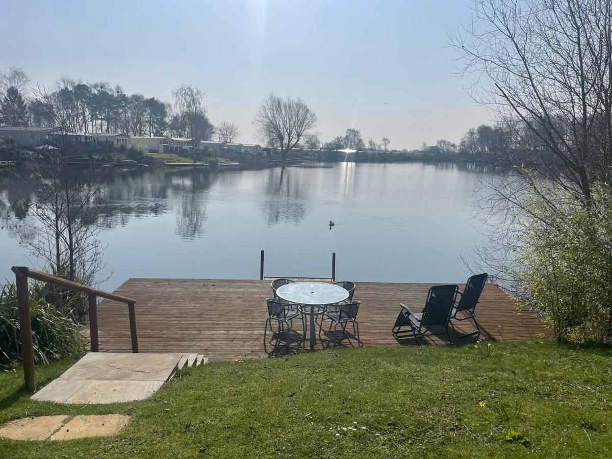 Lakeside Retreat 3 With Hot Tub, Private Fishing Peg Situated At Tattershall Lakes Country Park מראה חיצוני תמונה