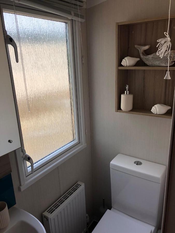 Lakeside Retreat 3 With Hot Tub, Private Fishing Peg Situated At Tattershall Lakes Country Park מראה חיצוני תמונה