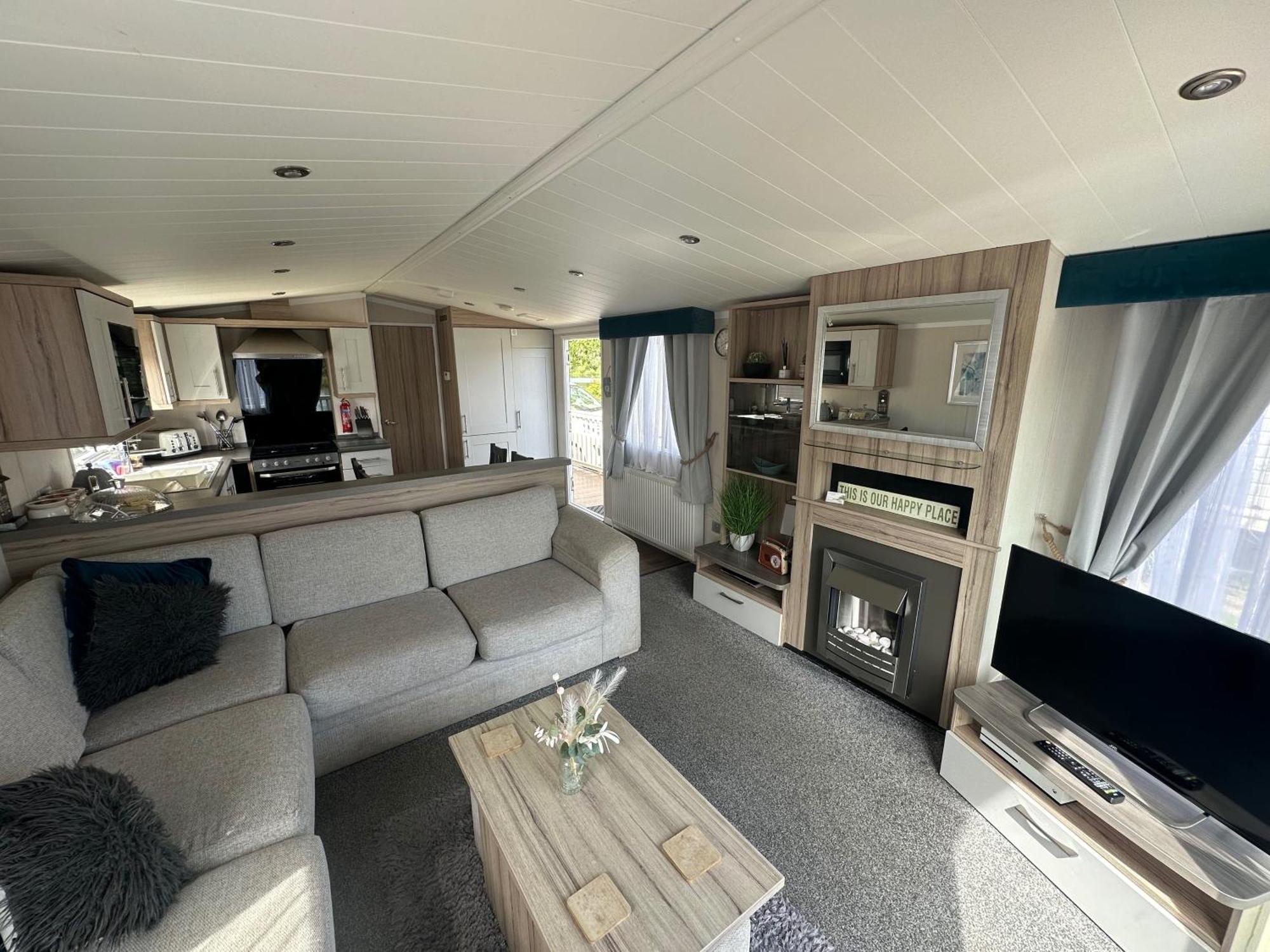 Lakeside Retreat 3 With Hot Tub, Private Fishing Peg Situated At Tattershall Lakes Country Park מראה חיצוני תמונה